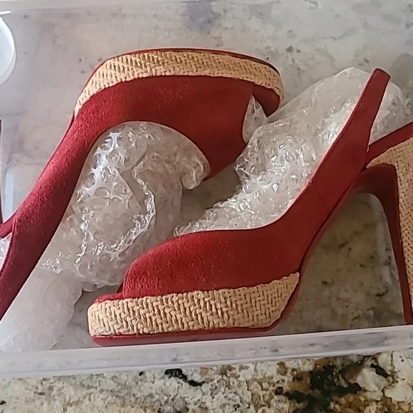 Christian Louboutin heels Sz 38.(#1387)red suede w/ 4.75" heel and 1" platform. - Picture 7 of 17